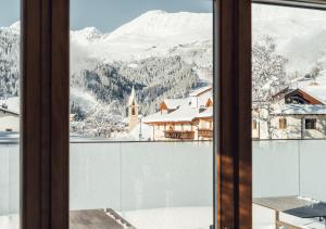 Nespecifikovaný výhled na hory nebo výhled na hory při pohledu z hotelu