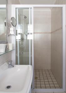 Bilik mandi di Tyger Hills Guest House +24 gambar