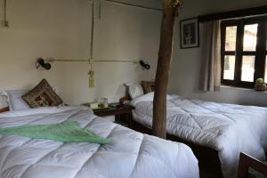 Una cama o camas en una habitación de Gurkha Lodge