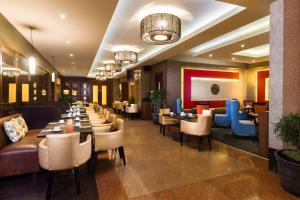 Area lounge atau bar di Best Western Senayan