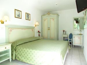 Giường trong phòng chung tại Hotel Oasi
