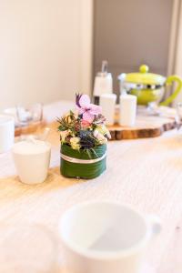 a vase of flowers sitting on a table at quartier kiel plus in Kiel