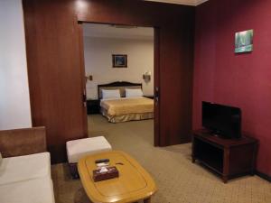 TV a/nebo společenská místnost v ubytování King Park Hotel Tawau