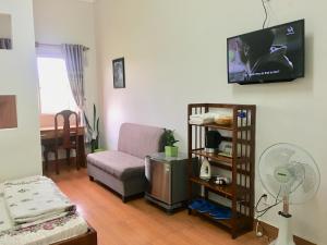 TV a/nebo společenská místnost v ubytování Anh Duong Hotel
