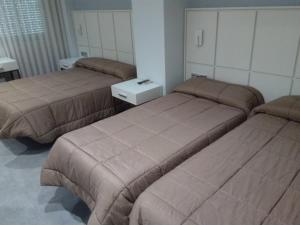 Postel nebo postele na pokoji v ubytování Hostal Loimar