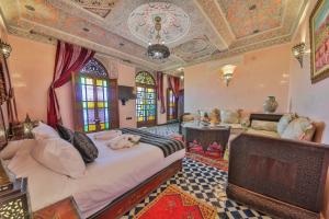 Postel nebo postele na pokoji v ubytování Riad Ghita Palace