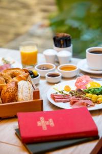 Comida no hotel ou em algum lugar perto