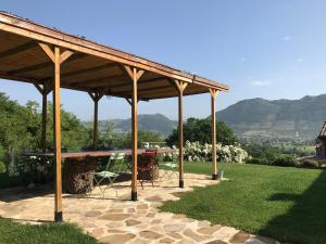 A general mountain view or a mountain view taken from a vidéki vendégházakat