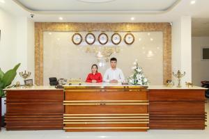 Členové personálu v ubytování An Phu Hotel Da Lat