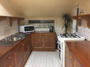 Η κουζίνα ή μικρή κουζίνα στο English Gardens - Garden Retreat