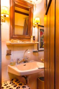 a bathroom with a sink and a mirror at Tritonia in Gaios