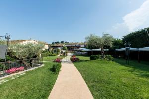 Vonkajšia záhrada v ubytovaní Il Parco dei Poeti B&B