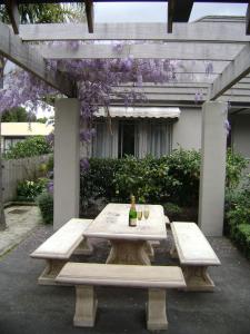 Aed väljaspool majutusasutust Lodge Bordeaux