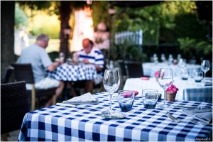 Nápoje v ubytování Logis Auberge De Tavel