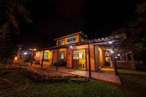 a building with a clock on it at night at Pousada Monte Azul in Mucugê