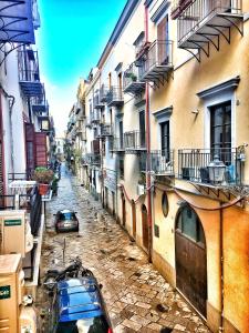 a street with buildings and a car parked on the street at SpAsimoH-2 in Palermo