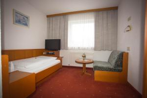 Postel nebo postele na pokoji v ubytování Haus Enzian