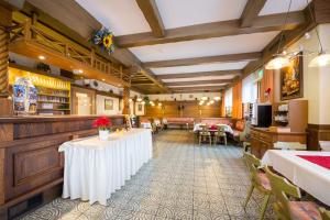 Restaurace v ubytování Frühstückspension Rötelstein