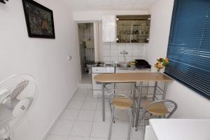 Kuchyň nebo kuchyňský kout v ubytování Apartmani Kate