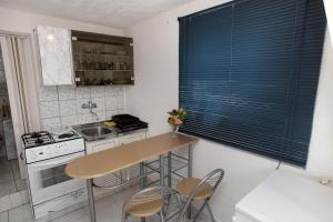 Kuchyň nebo kuchyňský kout v ubytování Apartmani Kate
