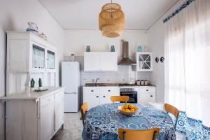 a kitchen with a table with a bowl of fruit on it at Villa Ammari in Avola