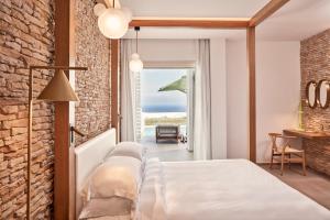 Posteľ alebo postele v izbe v ubytovaní Myconian Naia - Preferred Hotels & Resorts + 37 fotografií
