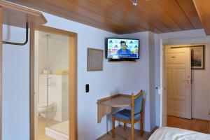 TV a/nebo společenská místnost v ubytování Hotel Bezold