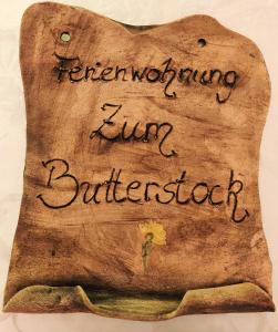 d'un morceau de papier avec les mots "fraternité du pistolet" dans l'établissement Zum-Butterstock, à Schkopau