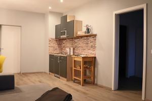 a room with a kitchen with a counter and a stove at Zum-Butterstock in Schkopau