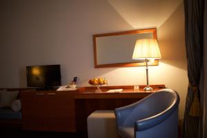 TV a/nebo společenská místnost v ubytování Hotel Del Campo