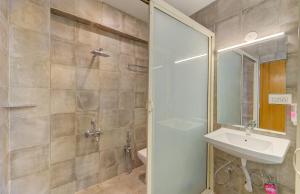 Kylpyhuone majoituspaikassa Woke Morjim