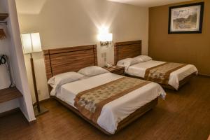 a hotel room with two beds in a room at Hotel Oliver Inn - Business Class in Querétaro