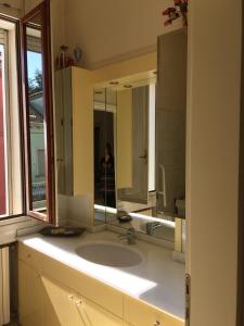 a bathroom with a sink and a mirror at CASA MAGNOLIA in Venice-Lido