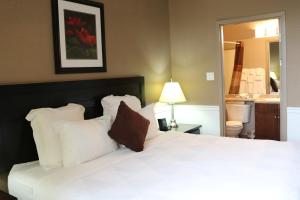 Postel nebo postele na pokoji v ubytování Nomad Hotel & Suites