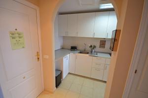 Kuchyňa alebo kuchynka v ubytovaní Ferienwohnung Paraiso 2 Costa Calma Meerblick