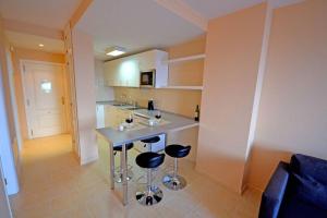 Kuchyňa alebo kuchynka v ubytovaní Ferienwohnung Paraiso 2 Costa Calma Meerblick