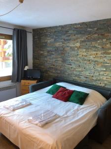 Una cama o camas en una habitación de Cembros 2