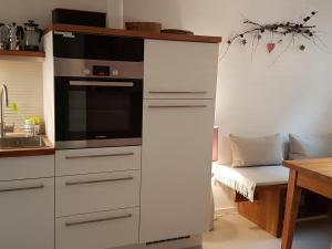a kitchen with a microwave and a stove at Haus zum wilden Manne in Erfurt