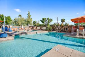 Bassein majutusasutuses Scottsdale Parkview või selle lähedal
