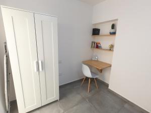 Knihovna v apartmánu