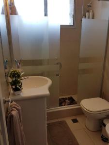 Un baño de Luminoso Apartamento en Aidy Grill