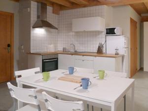 Η κουζίνα ή μικρή κουζίνα στο Apartamentos Lusarbe