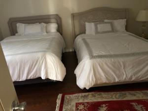 Легло или легла в стая в Hollywood Hills private room