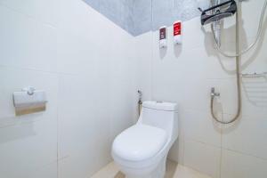 Koupelna v ubytování RedDoorz Plus @ Casa Lucia Sindalan San Fernando City Pampanga + 16 fotografií