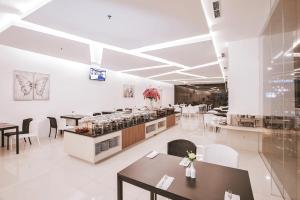 Restoran atau tempat makan lain di The Azana Hotel Airport Semarang