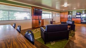 Kuchyň nebo kuchyňský kout v ubytování Best Western Paradise Inn & Resort