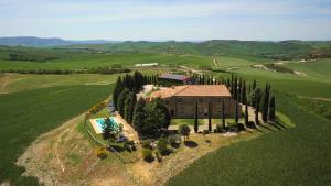 an aerial view of a house with trees and a pool at Agriturismo Bonello in Pienza