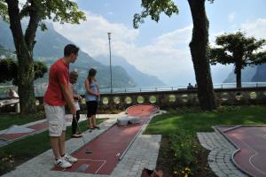 a group of people playing a game of golf at Seehotel Waldstätterhof Swiss Quality in Brunnen