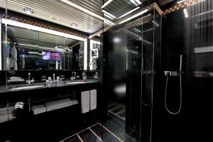 O baie la Widder Hotel - Zurichs Luxury Hideaway