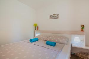 Ein Bett oder Betten in einem Zimmer der Unterkunft Little prince - Your Holiday home on Cres
